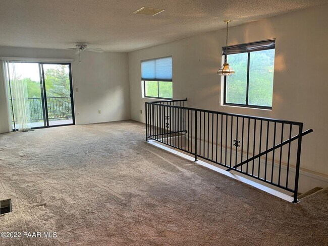 Foto del edificio - 421 Lantana Dr