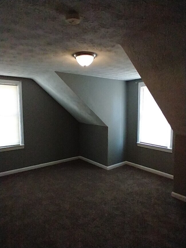Building Photo - 1702 N Alton Ave