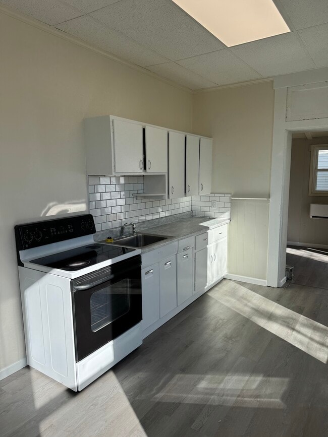 Building Photo - 338 S High St