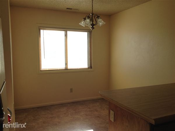 Building Photo - 136 Silver Sage Dr