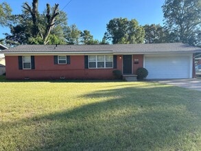 Building Photo - 1505 Pettit Dr