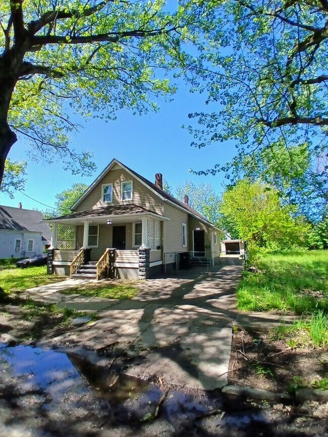 Foto del edificio - 6015 Hosmer Ave