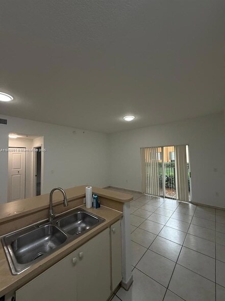 Primary Photo - 7280 NW 114th Ave
