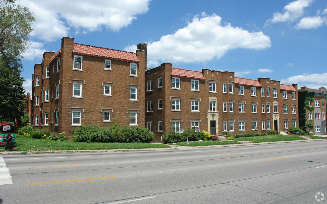 Primary Photo - The Radcliffe Apartments