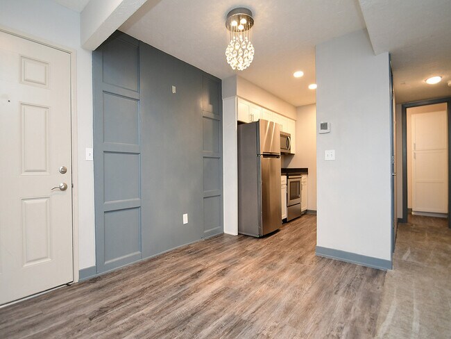 Building Photo - 542 Park Ave