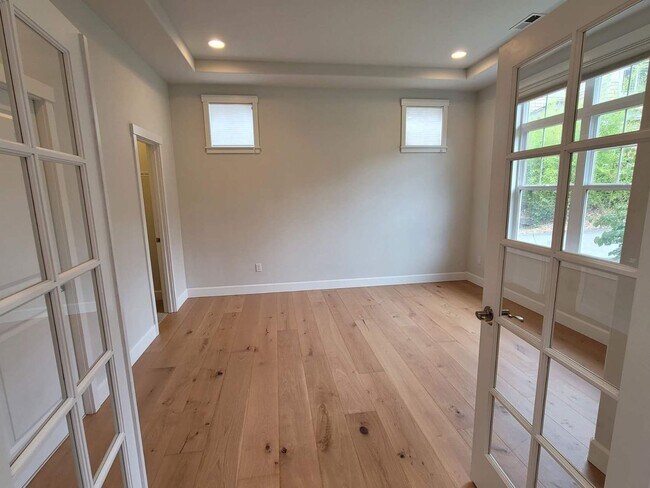 Building Photo - Beautiful, Newport area home!