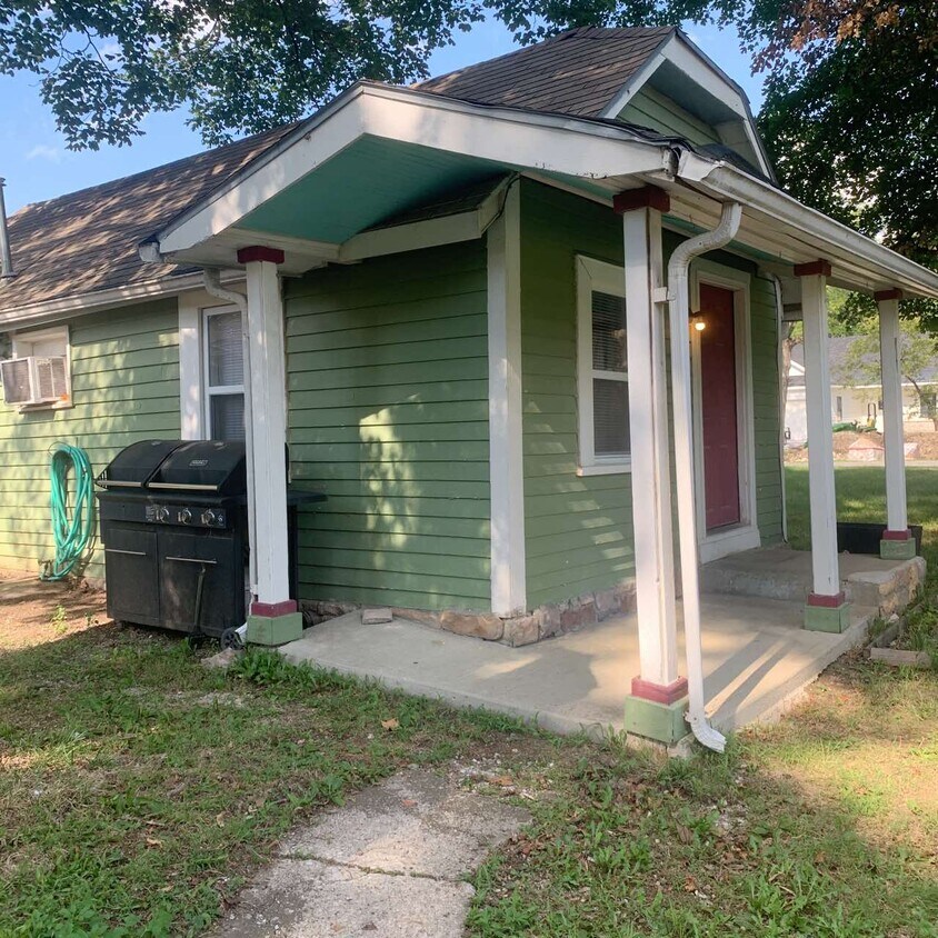 402 Elm St, Baldwin City, KS 66006 House Rental in Baldwin City, KS