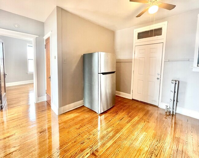 Foto del edificio - 7133 N Ridge Blvd