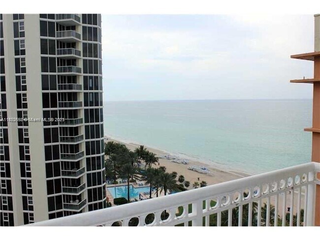 Foto del edificio - 19201 Collins Ave