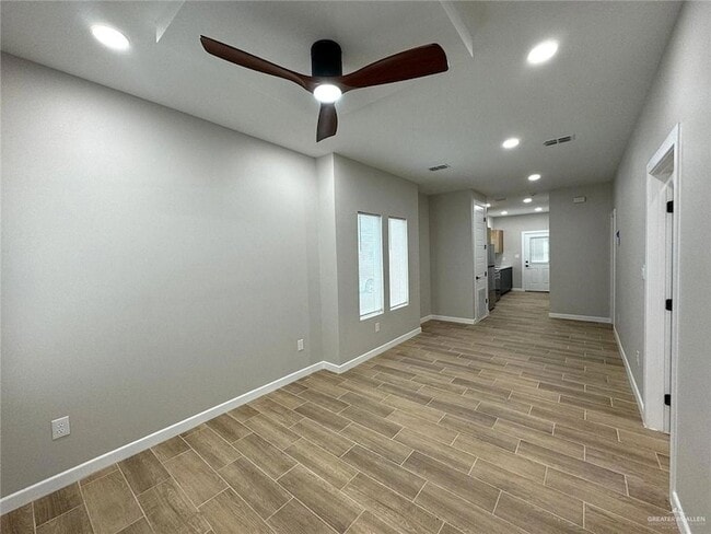 Foto del edificio - 103 N San Jose Dr