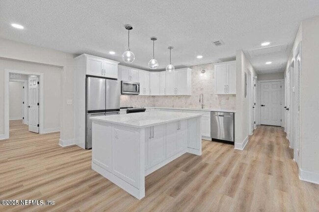 Building Photo - 10856 Hawaii Dr S