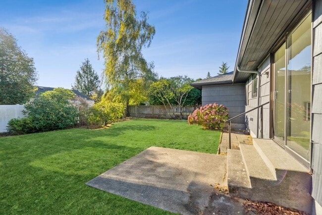 Building Photo - Wonderful West Seattle Rambler - 3 bedrooms