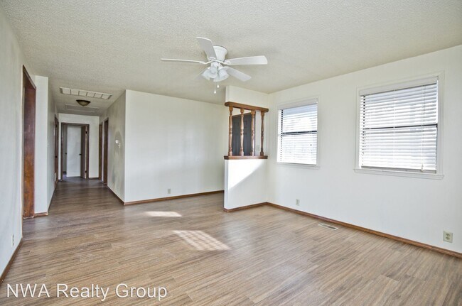 Foto del edificio - 3 br, 1 bath House - 726 McClure Avenue