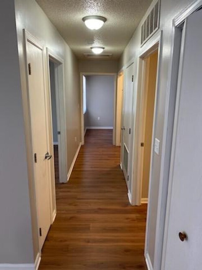 Building Photo - David City_Pinnacle Apts