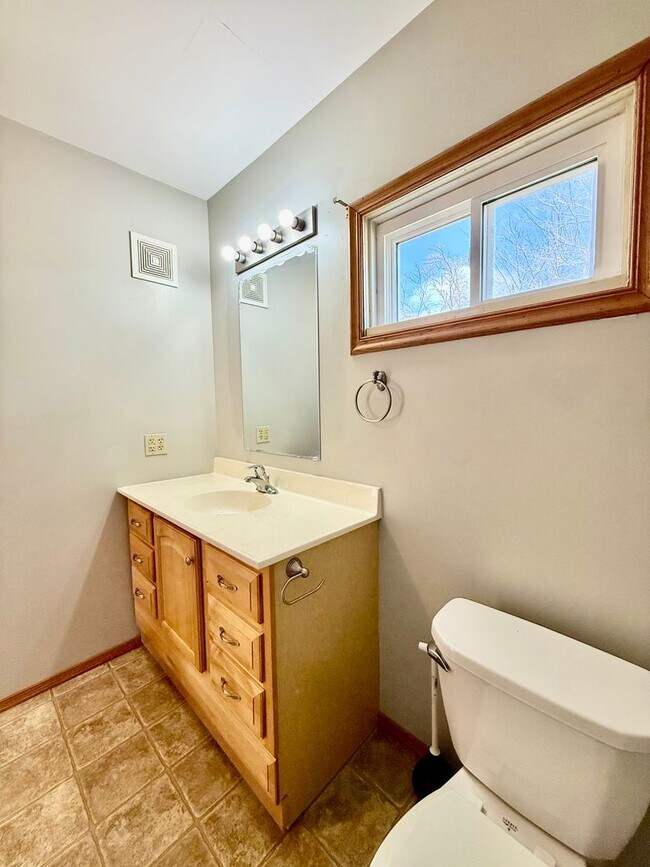 Building Photo - Cozy two bedroom one bath home