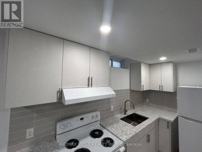 Building Photo - 26 Doric St