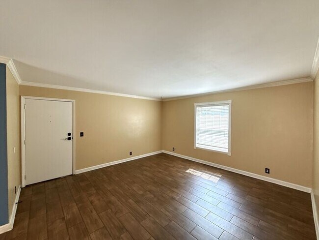 Foto del edificio - T.R. Lawing Realty Property