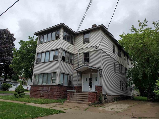 Building Photo - 930 Emerald St