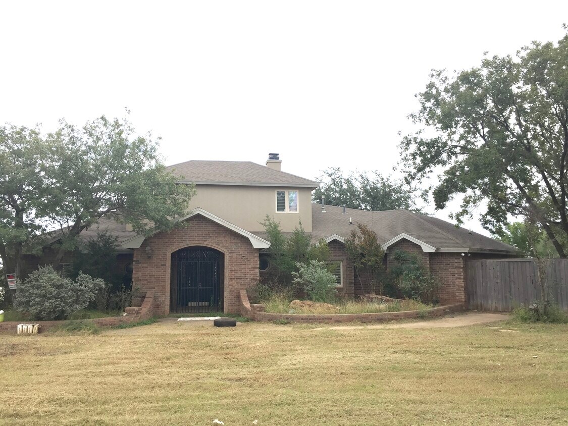 Foto principal - 2401 106th St