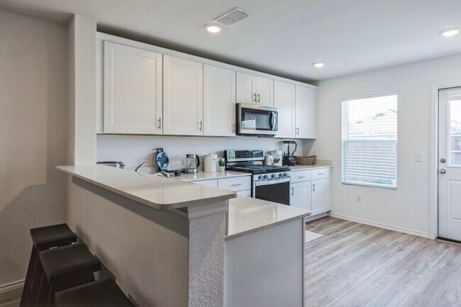 Building Photo - 14044 Drover St