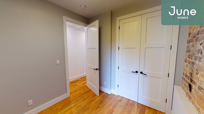 Building Photo - Full room in 3-bed/1.0-bath Home