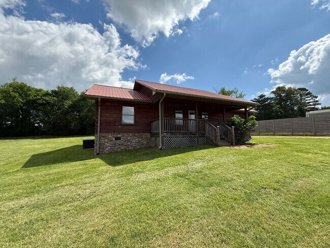 Foto del edificio - 1404 Maple Ln