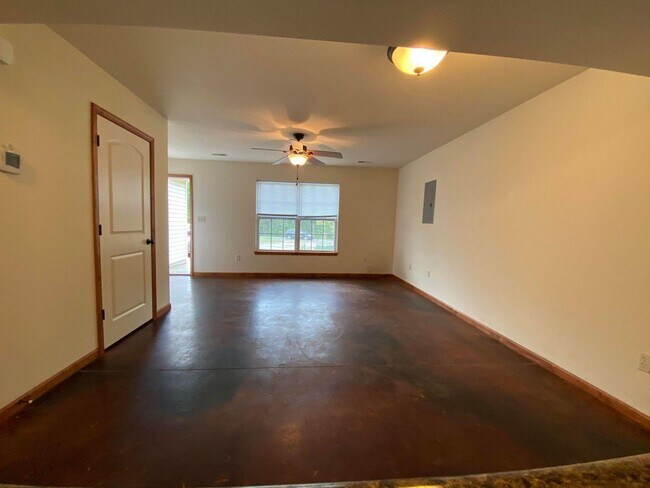 Building Photo - 6350 TAYLER Ct