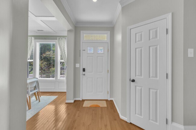 Foto del edificio - 503 Village Loop Dr
