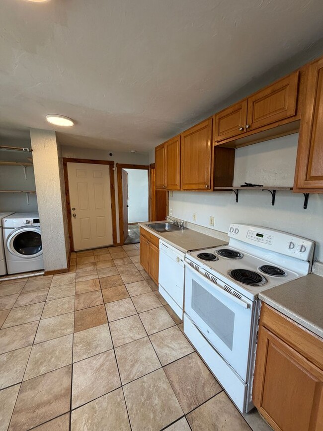 Building Photo - 127 Austin St