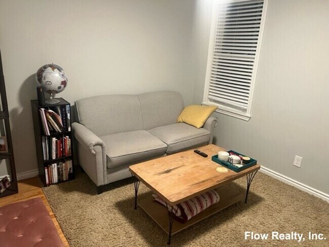 Building Photo - REALLY NICE 2 BED IN SOMERVILLE!!!