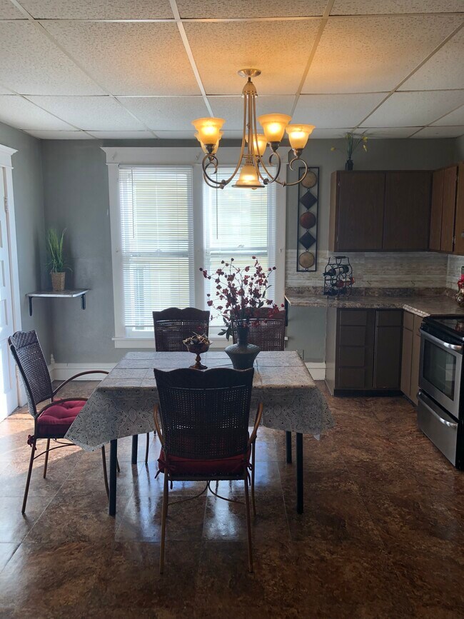 Kitchen - 1643 N Main St