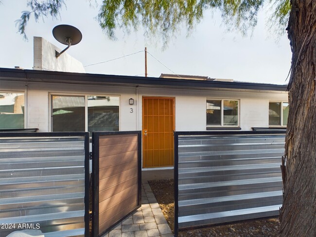 Foto del edificio - 3027 N 37th St