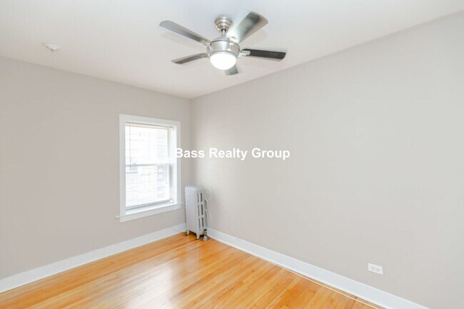 Building Photo - 1335 W Touhy Ave