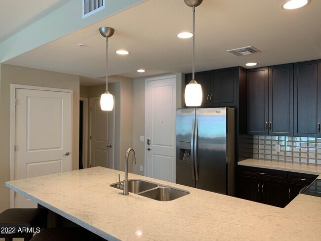 Foto del edificio - 5450 E Deer Valley Dr