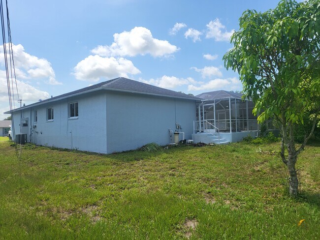 Building Photo - 317 8th Ave