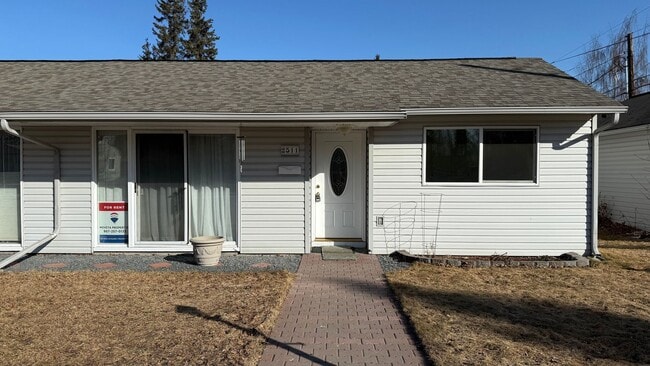 Building Photo - 2 Bedroom w/Garage in AIRPORT HEIGHTS! All utilities Included!
