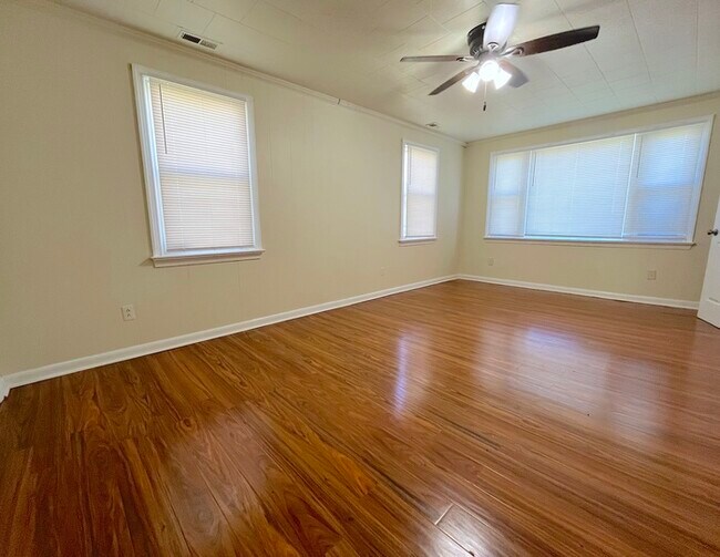 Foto del edificio - Charming 3-Bedroom Home for Rent