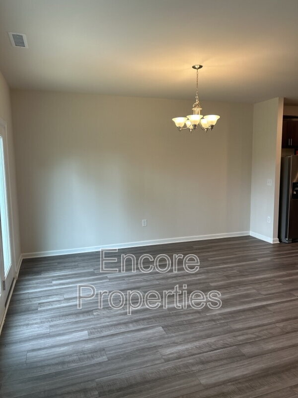 Foto del edificio - 240 Brook Farm Ln
