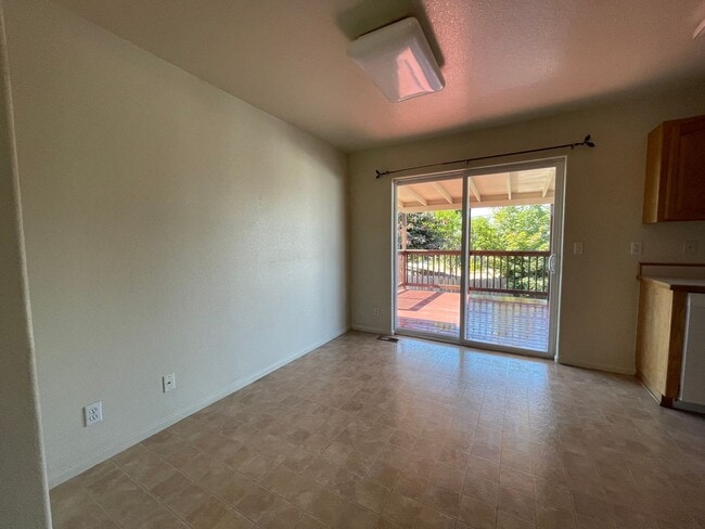 Building Photo - 205 Kit Ln