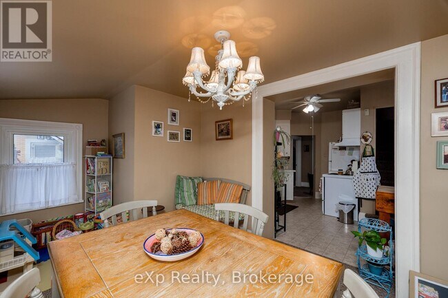 Building Photo - 554 2nd Ave E