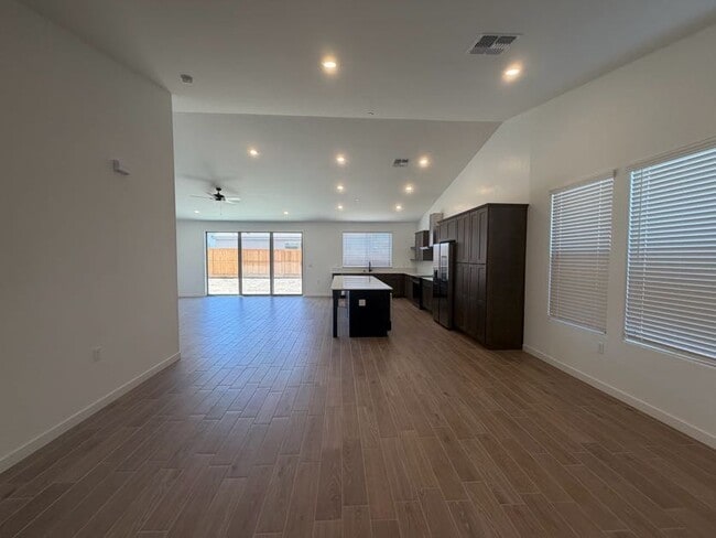 Building Photo - 8729 Ponderosa Ave