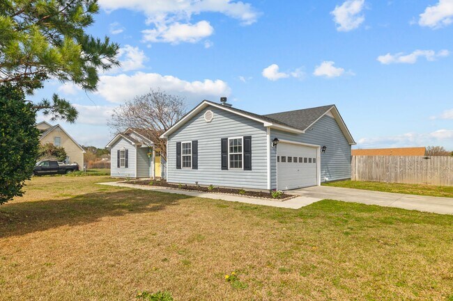 Building Photo - 3 Bedroom 2 Bathroom Home