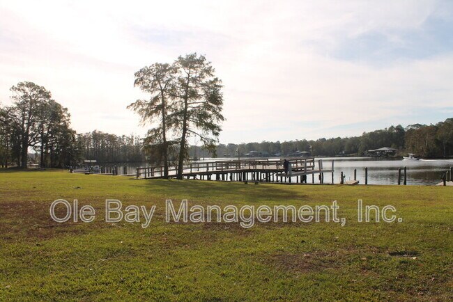 Foto del edificio - 233 Riverbend Dr