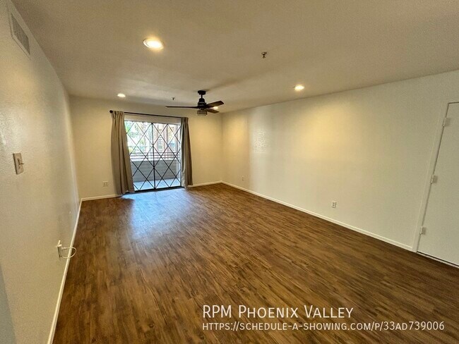 Building Photo - Updated Cute & Bright Scottsdale Condo w/ ...