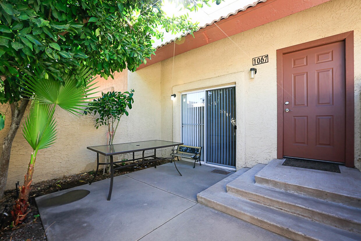 Primary Photo - 2121 W Royal Palm Rd