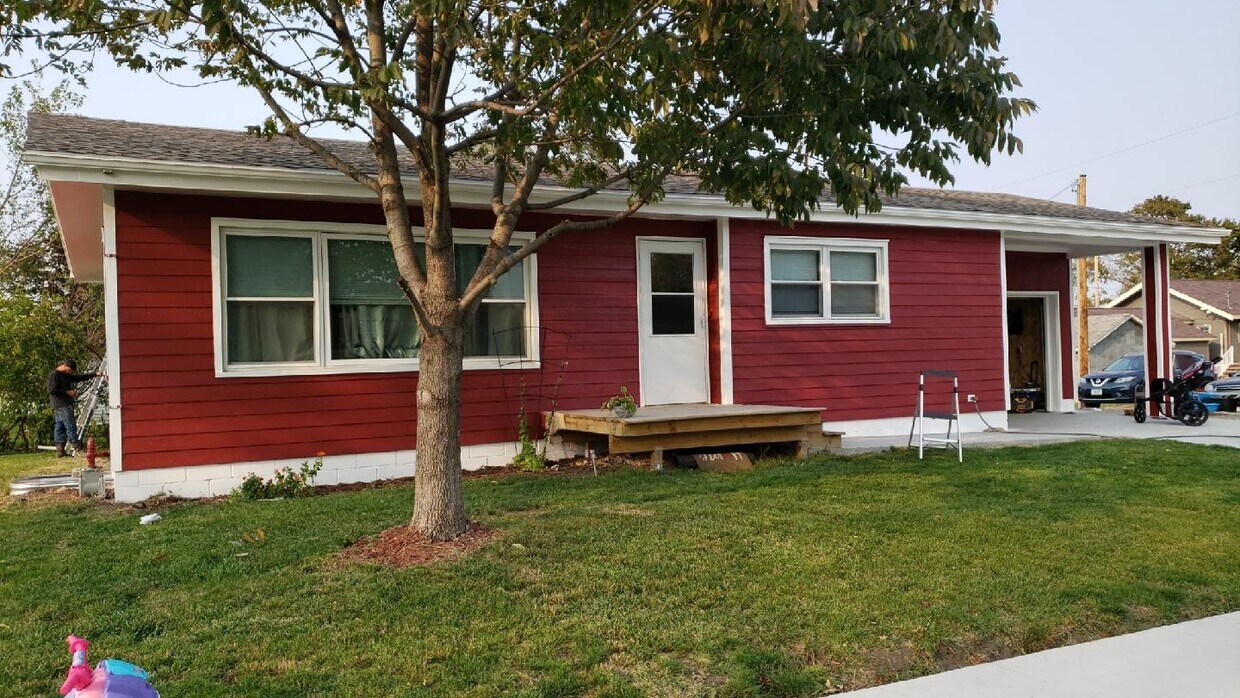 Primary Photo - 415 W 1st St