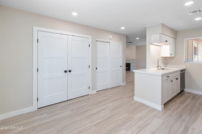 Building Photo - 4820 N 89th Ave