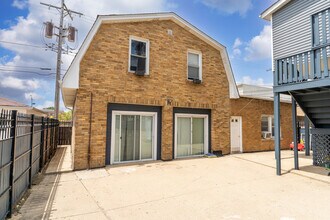 Building Photo - 2530 N Neva Ave