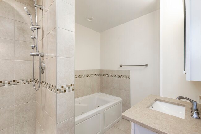 Master bath - 106 High St