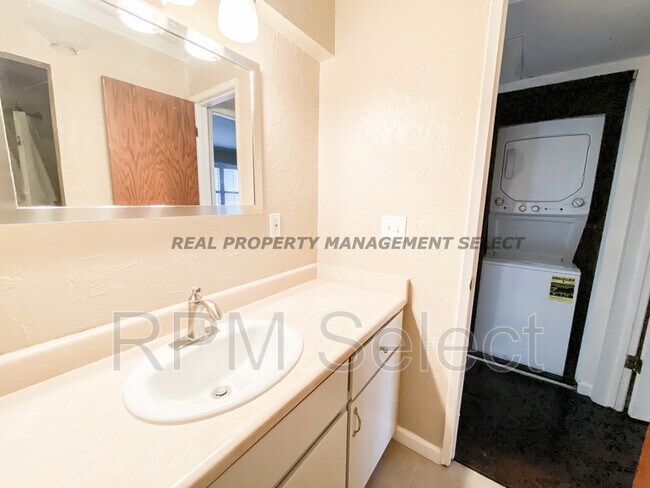 Foto del edificio - 2360 Alta Garden Ln